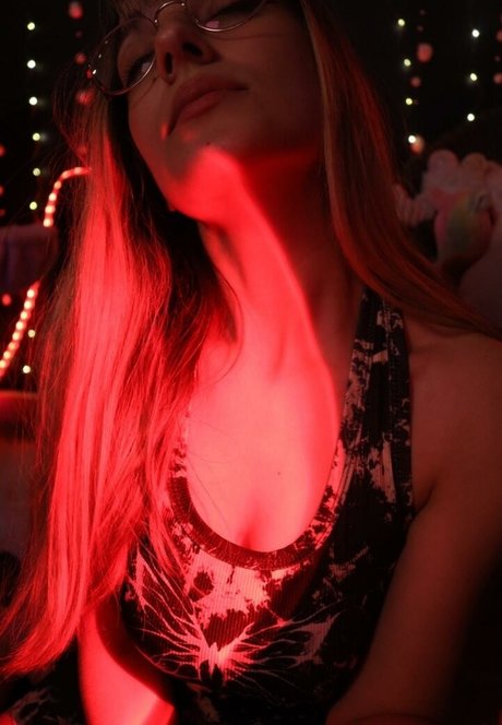 Maya ASMR star du porno exclusive des photos