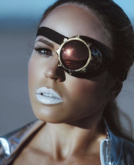 filles célèbres onlyfans art supérieur img