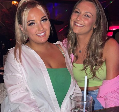 plage seins nus onlyfans bien chaud images