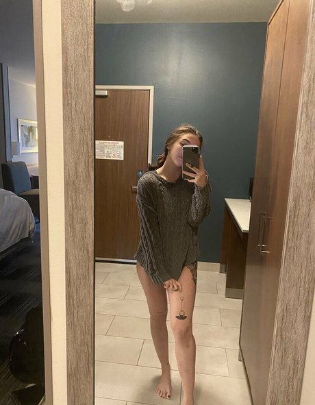 infirmière brune onlyfans beau haut image