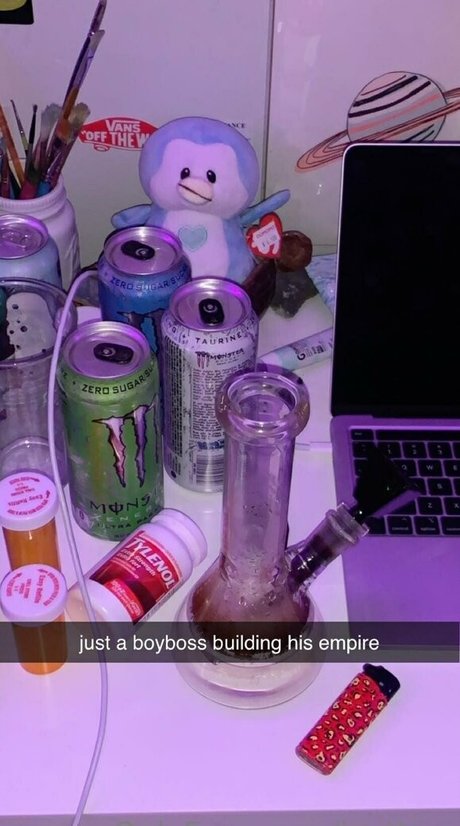 baisers lesbiens onlyfans chaud et sexy image