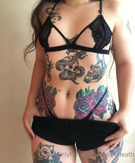 kikithedeath modèle xxx collection