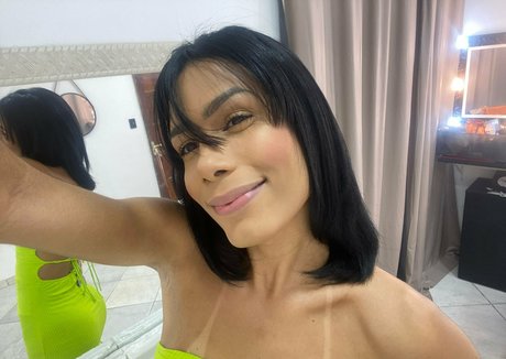 chaton courbé onlyfans libre nu img