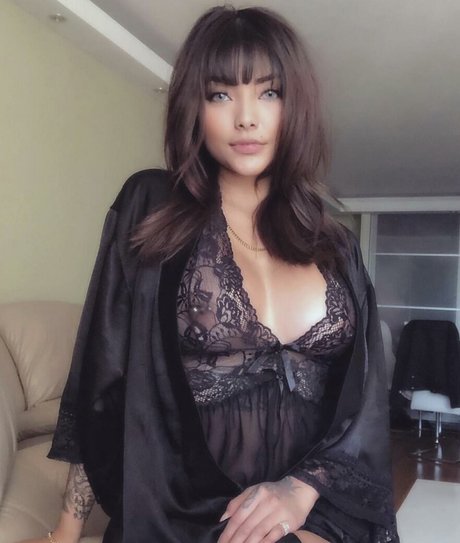 Cassie Vanity modèle pornographique galerie