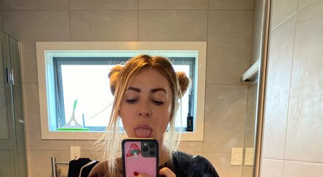 Alison Wonderland star du porno sexy des photos