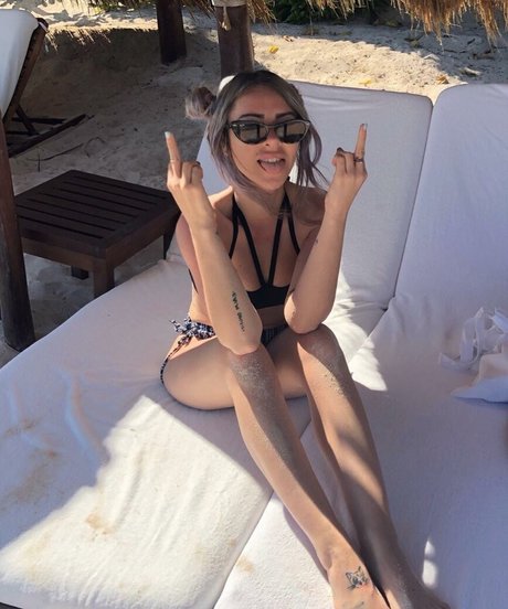 Alison Wonderland nus de stars du porno img