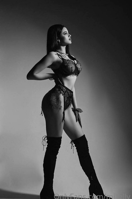 vikki angel actrice de nus archive