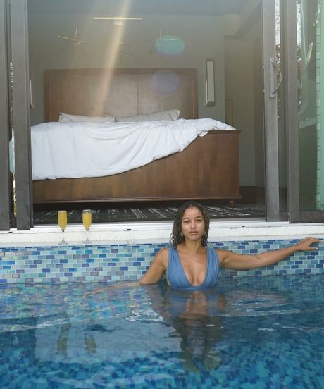 Alisha Wainwright nus étoiles images