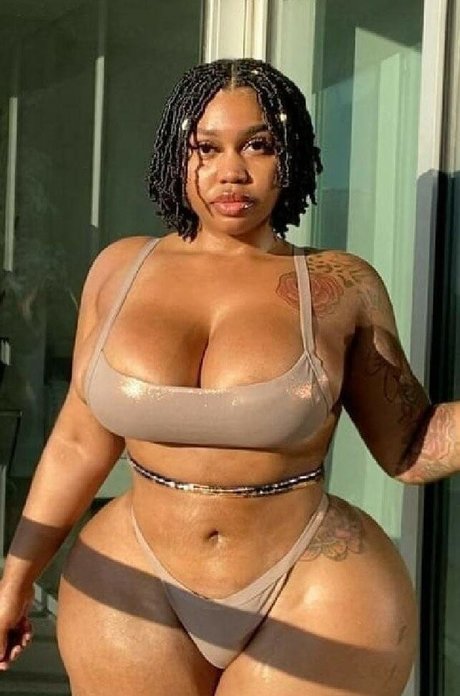 Mya Curvz art de star du porno collection