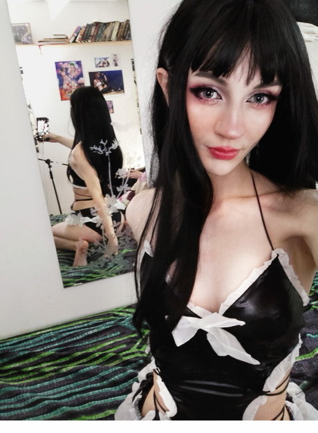 blonde aux gros seins onlyfans nu parfait des photos