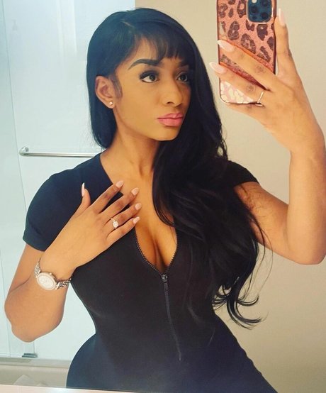 ashaughnfitness star du porno en haute qualité des photos