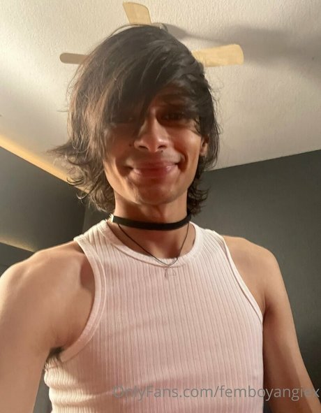 femboyangiesfeet mannequin photos