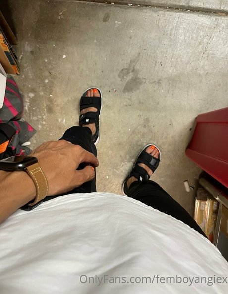 femboyangiesfeet étoile des photos