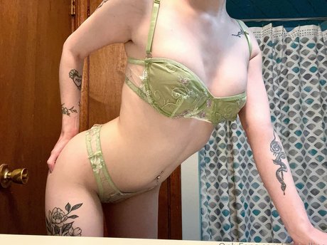 mabelline actrice de nus photo