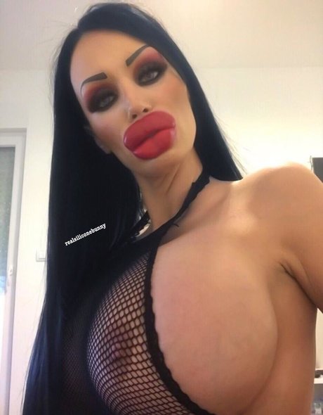 real siliconebunny modèle sexy image