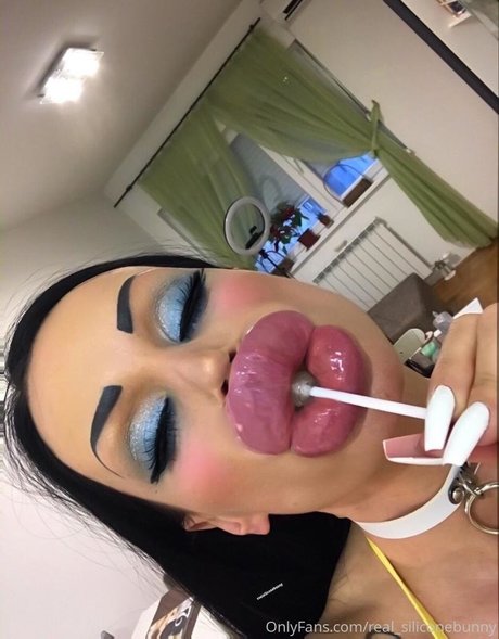 real siliconebunny étoile de l'art galeries