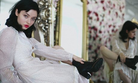 ohthumbelina actrice artistique galerie