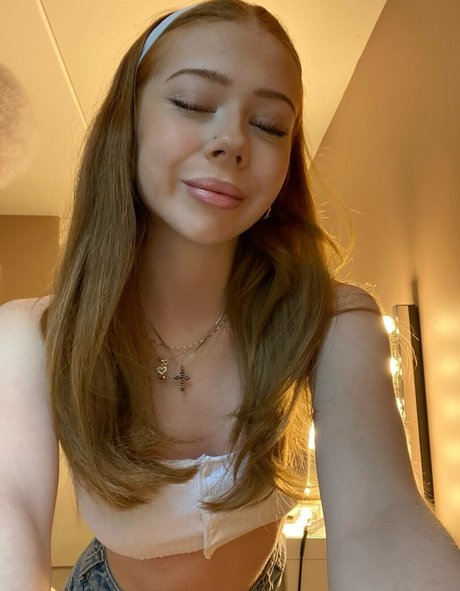 Jossi e nus étoiles des photos