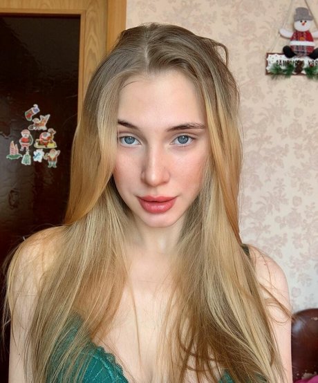 Girl Valerie actrice exclusive photos