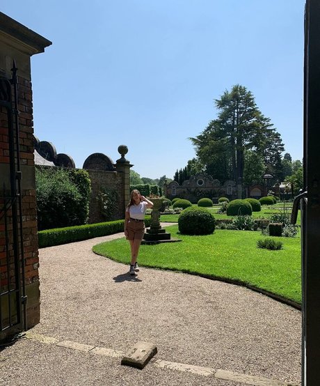 Helayna Birkett star du porno belle image