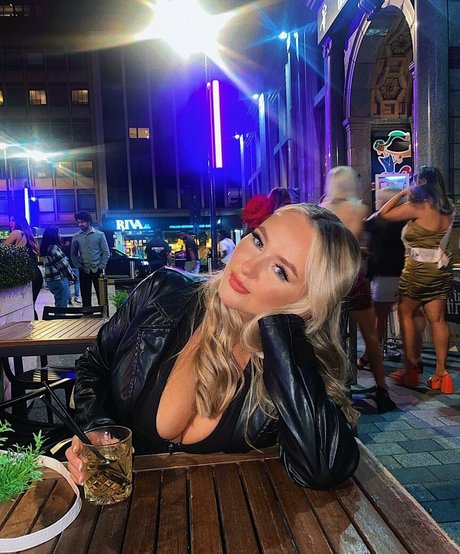 gros seins ébène onlyfans art sexy des photos