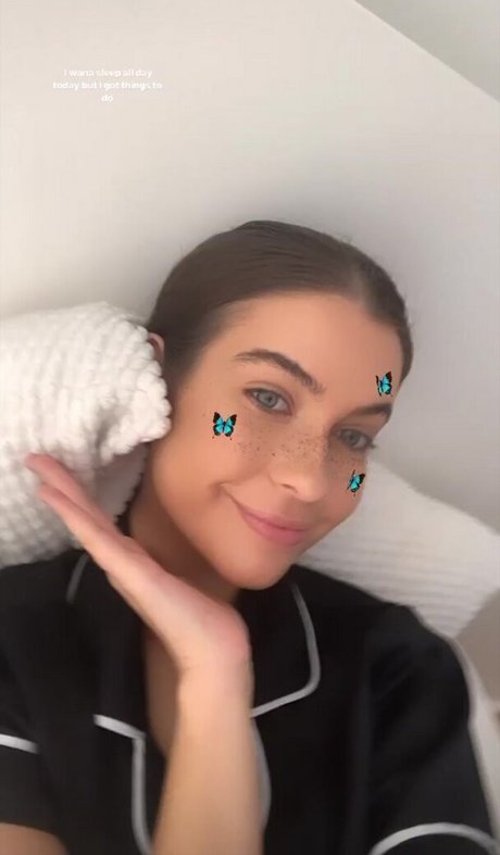 hellolana modèle sympa galerie