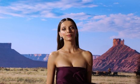 Angela Sarafyan modèle exclusif collection