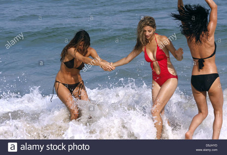 Angela Sarafyan modèle sympa images