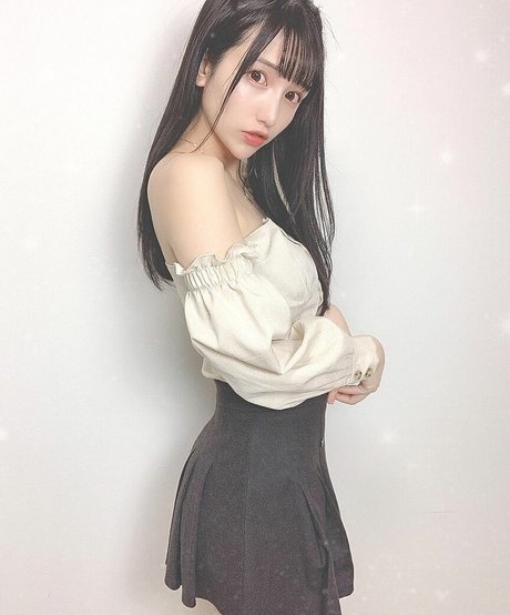 _chiyuu_ modèle de haute qualité images