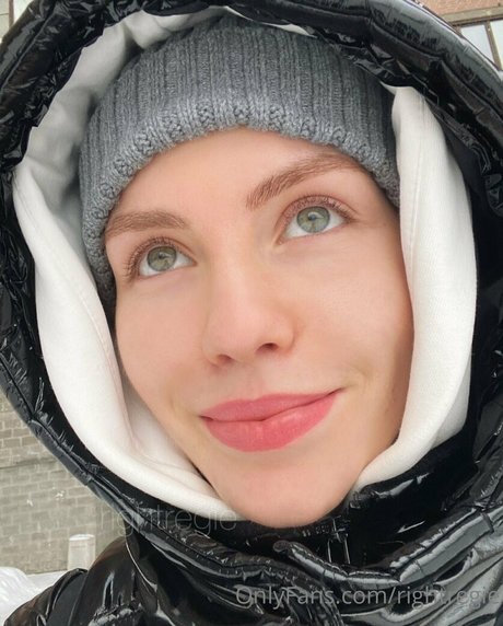 rightregie étoile nue photo