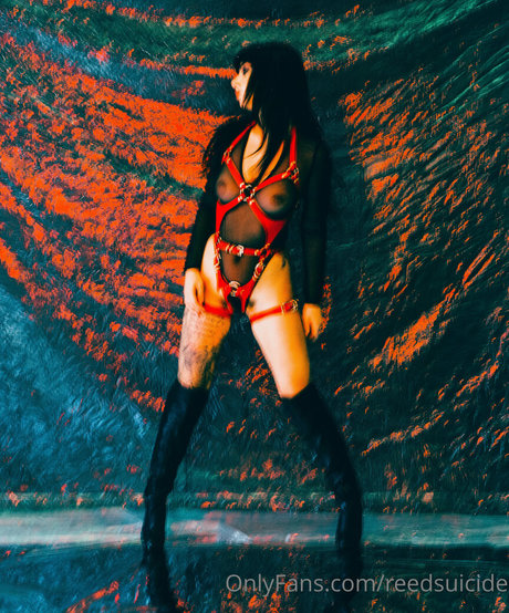 Reedsuicide modèle nu galerie