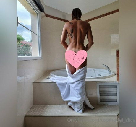 Model Alice nus étoiles archive