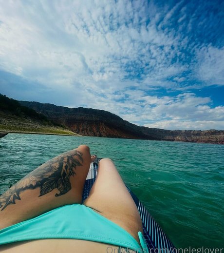 oneleglover modèle sexy des photos