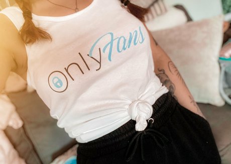 pom-pom girl asiatique onlyfans art sexy des photos