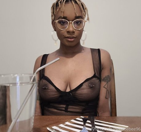 deedeebee96 modèle chaud images