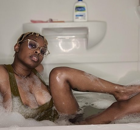 deedeebee96 star du porno nue img