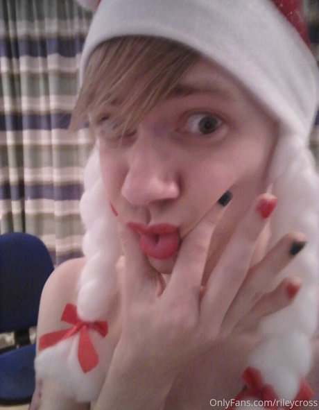 rileycross étoile chaude img