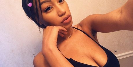 Nia Simone modèle xxx galerie