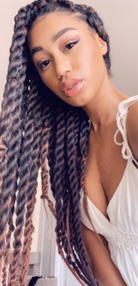 Nia Simone haut de star du porno photo