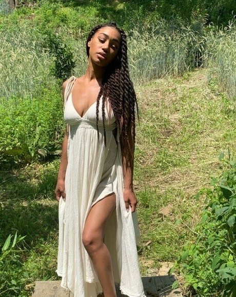 Nia Simone star du porno de haute qualité photo