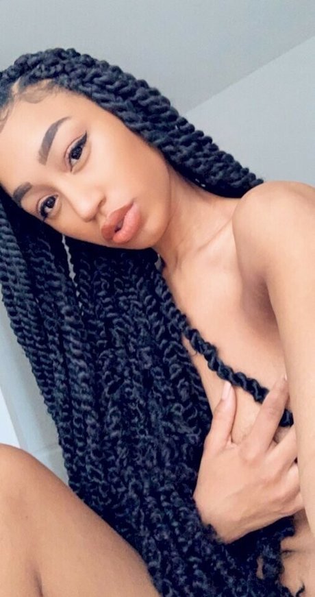 Nia Simone star exclusive photos