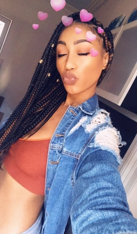 Nia Simone star du porno belle galeries