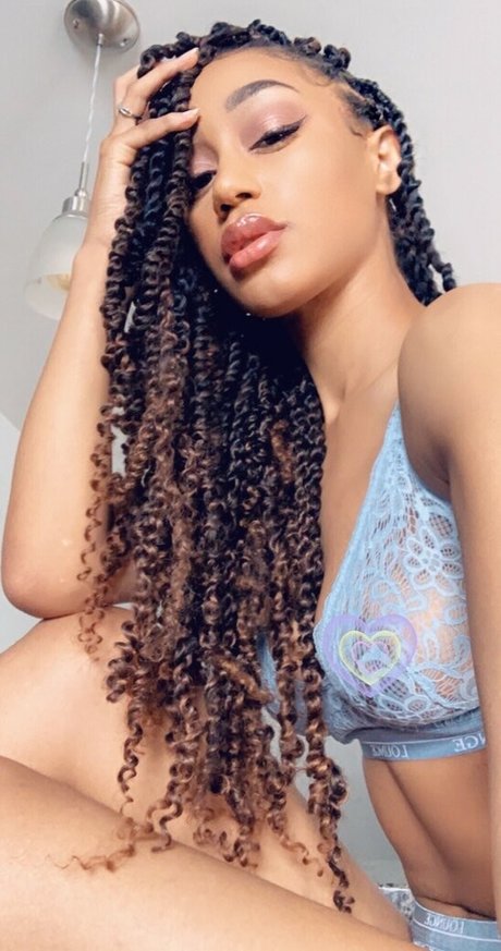 Nia Simone étoile nue collection