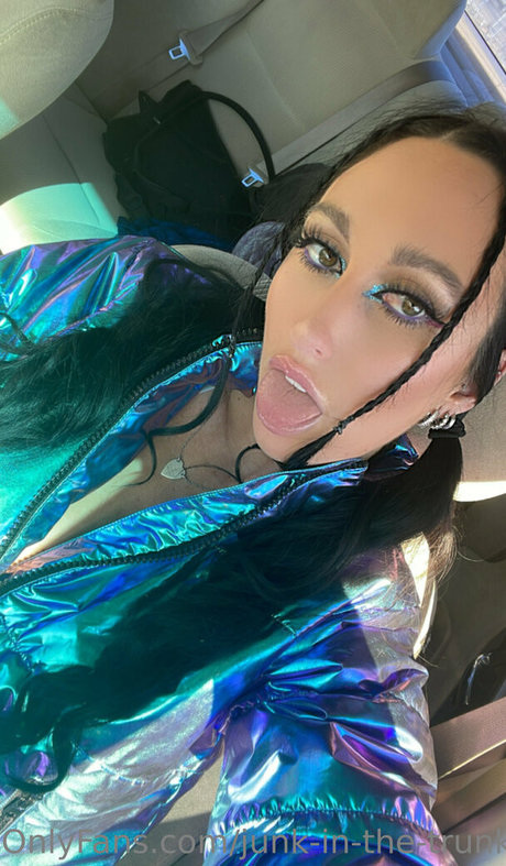 junk in the trunk actrice exclusive archive