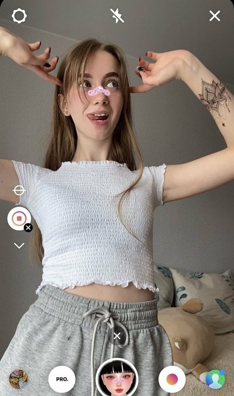 young goddess star érotique image