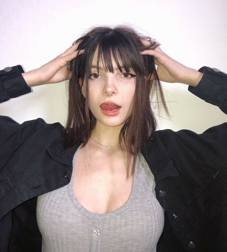 Victoria Ribeiro étoile adulte galerie