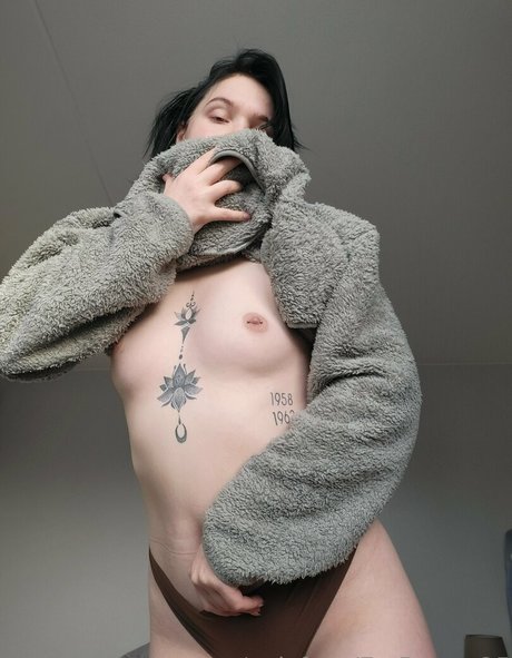 embunnyof modèle artistique galeries