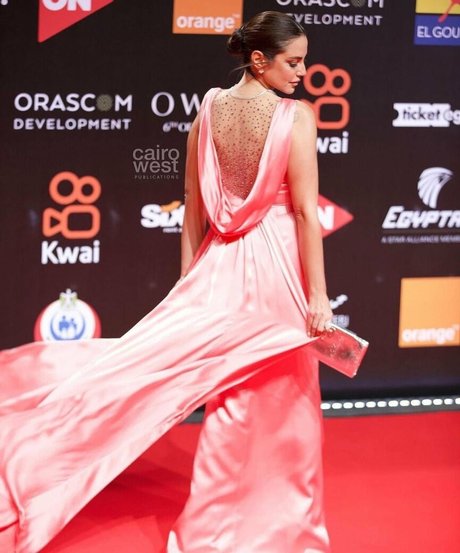 Dorra Zarrouk actrice érotique collection