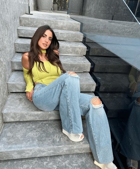 Dorra Zarrouk haut modèle des photos