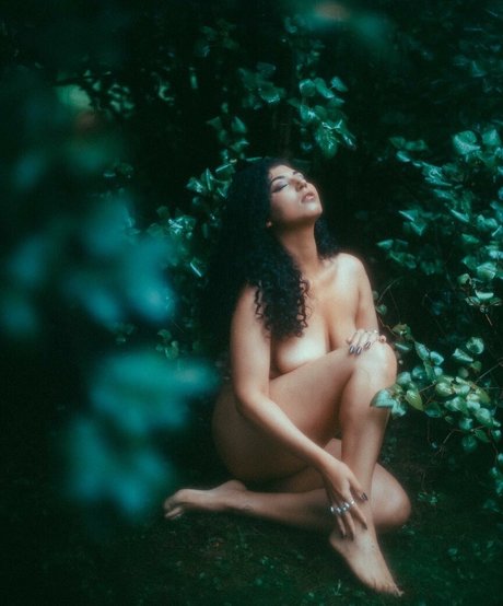 WhiteCosmicMirror actrice hd photos